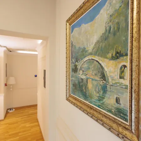 Ufo Boutique فندق تيرانا