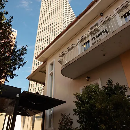 Ufo Boutique 3* تيرانا