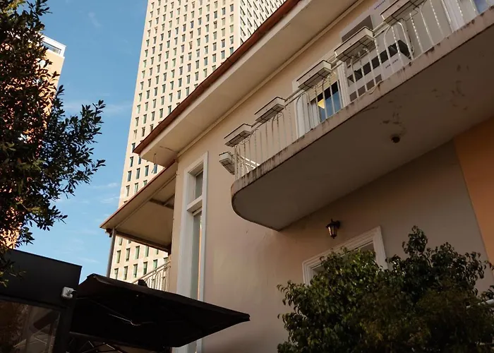 Ufo Boutique 3* Tirana