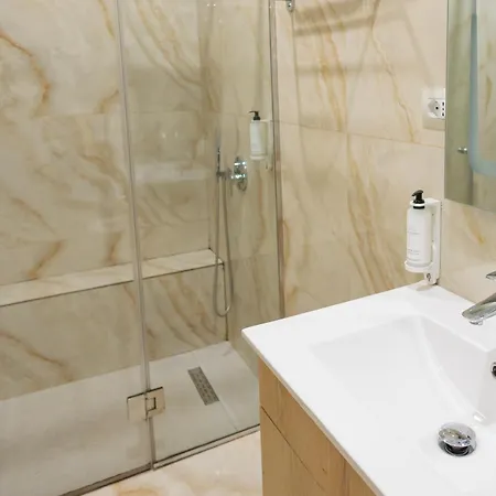 Ufo Boutique 3* Tirana