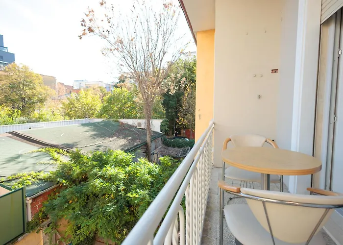 Ufo Boutique מלון טיראנה