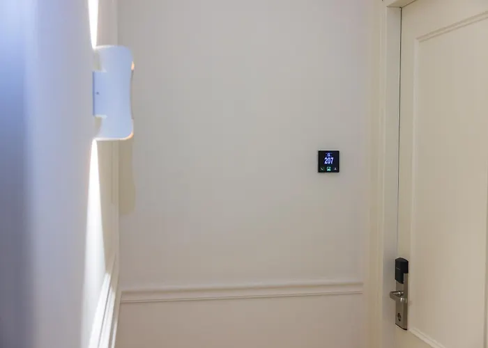 Ufo Boutique מלון טיראנה