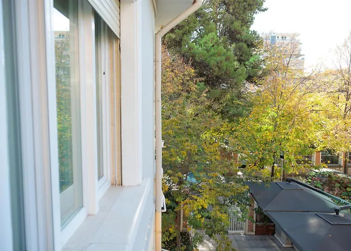 Ufo Boutique מלון טיראנה